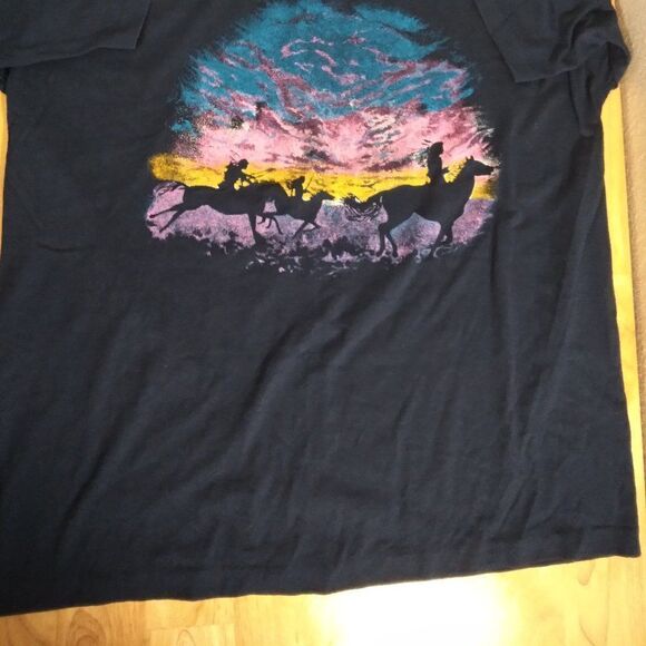 Vintage Native Americans Horseback Sunset First Nations T-Shirt - Picture 3 of 7